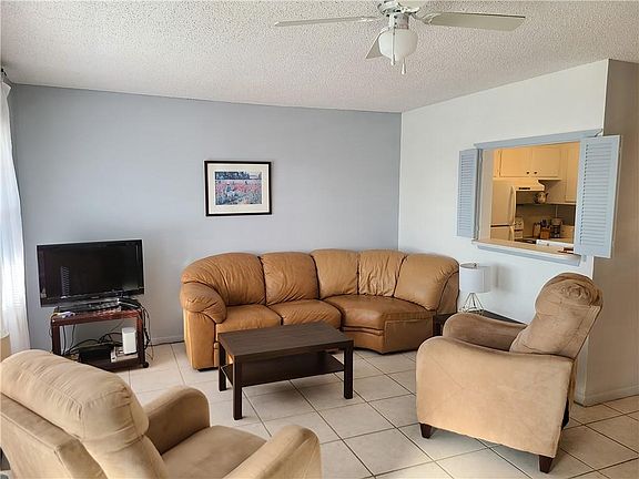3rd image of 142 Oakridge Cir #142-J