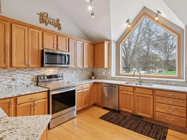 996 Bridle Creek Dr, Jordan, MN 55352