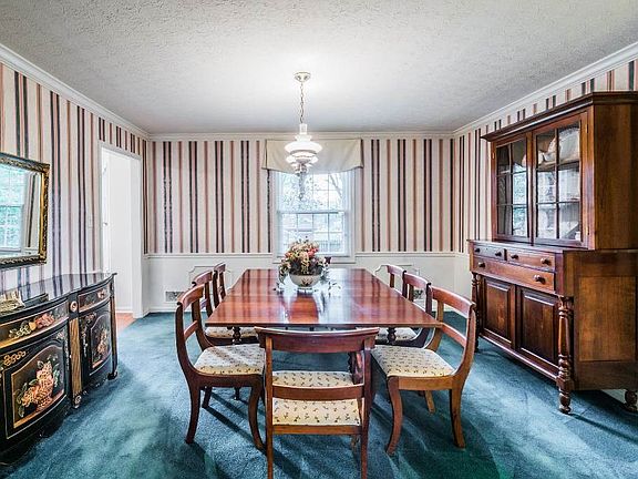 3rd image of 2035 Barberry Ct