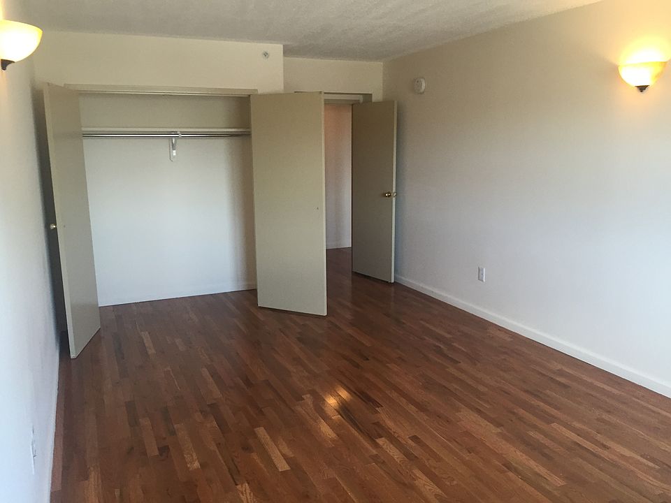 2nd image of 17 Brooklyn Ave