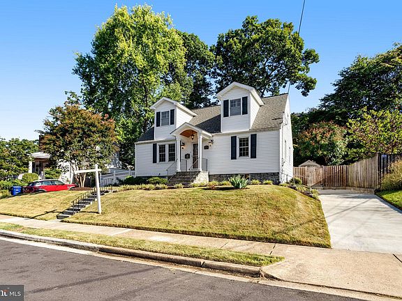 3rd image of 2401 S Culpeper St