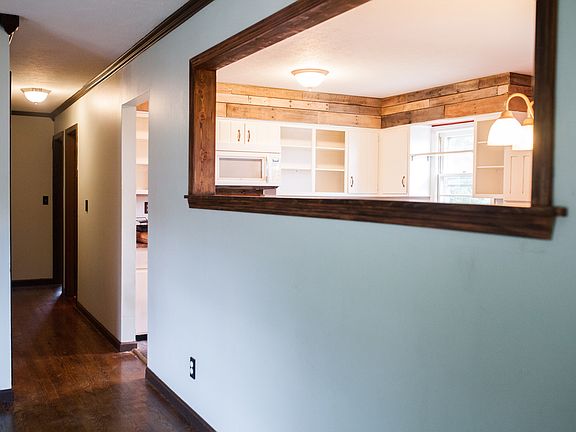 Hallway/Kitchen Entrance