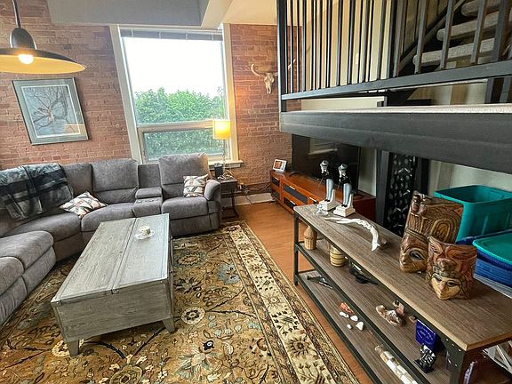 4th image of 26 Ontario St #327