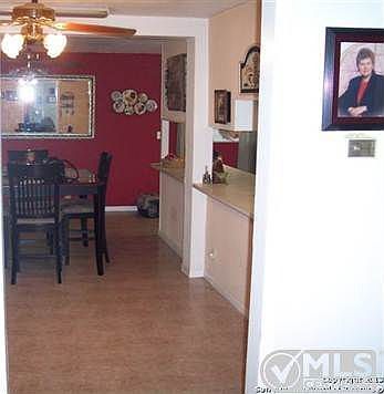 3rd image of 927 North Blvd