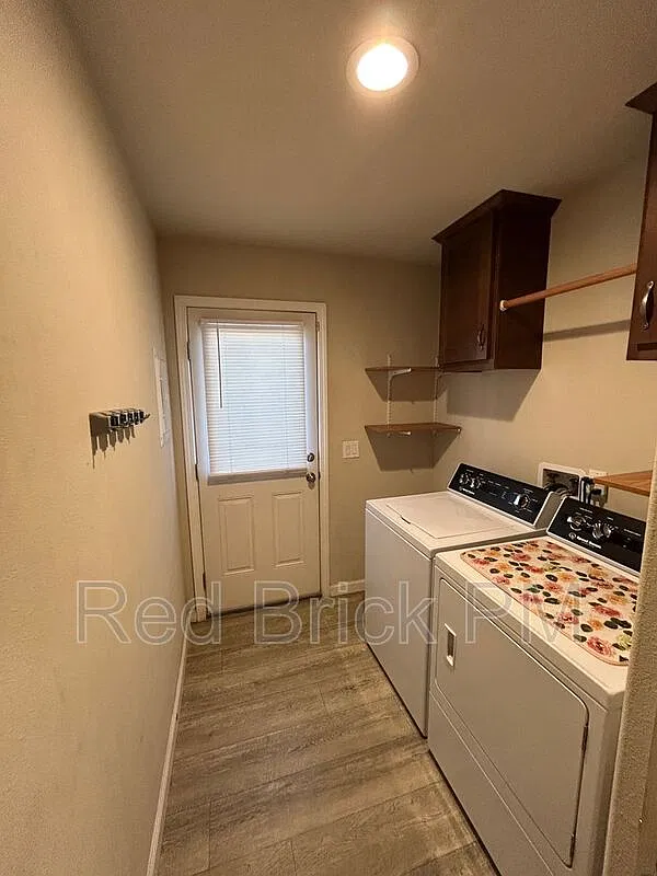 3 bed, 2.0 bath, 1500 sqft, $1,800 — Photo 4