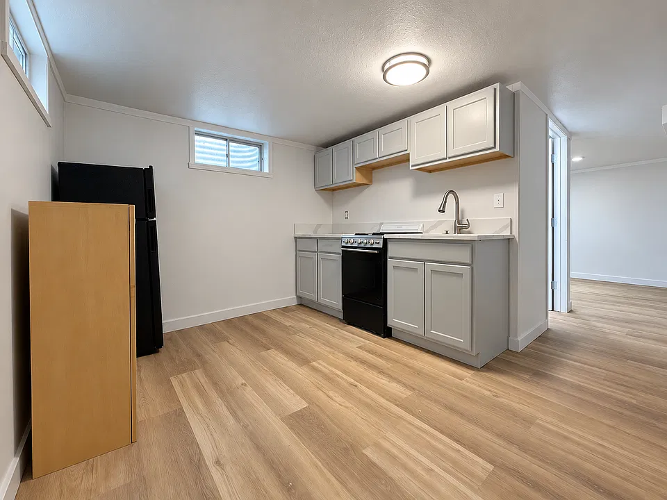 1305 Otis St