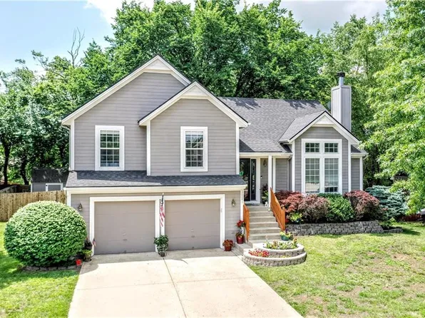 20541 W 220th St, Spring Hill, KS 66083