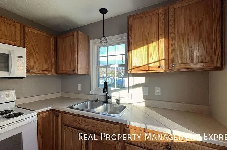 808 S Glendale Ave — Photo 15