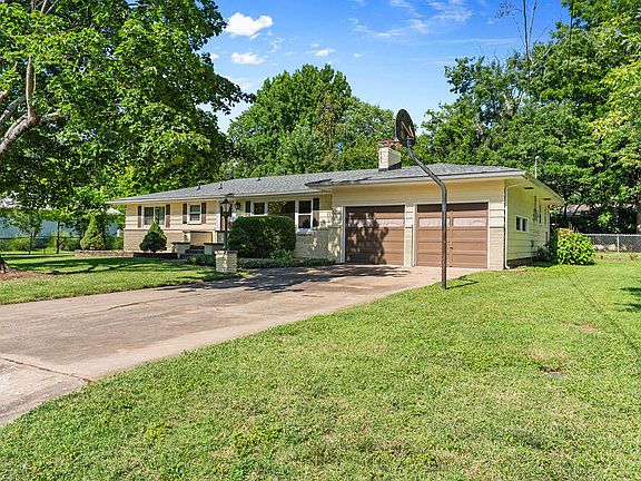 3rd image of 1955 S Valleyroad Avenue