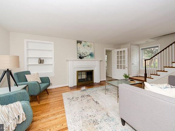 3rd image of 1823 N Lexington St