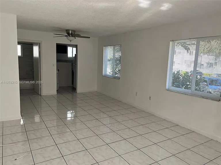 960 Biarritz Dr #14 — Photo 6