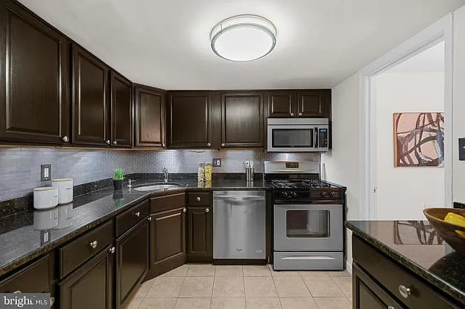 1556 Northgate Sq #12B — Photo 2