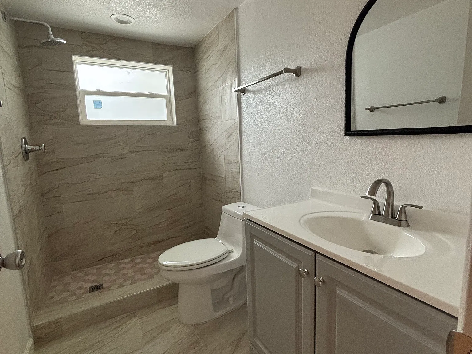 2 bed, 1128 sqft, $1,700 — Photo 3