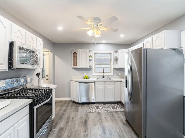 8134 Howard Ave, Munster, IN 46321