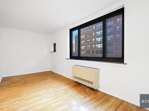 3rd image of 207 E 27th St APT 5A