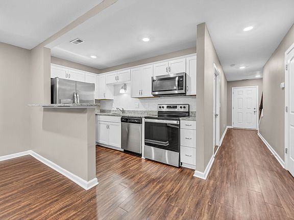 3rd image of 135 Country Ln Unit 203