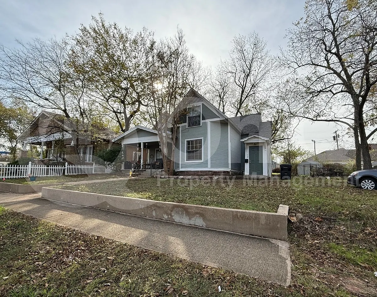 Photo 2 of 12 - 224 W Hull St #B - Denison, TX Building Photo - 224 W Hull St #B