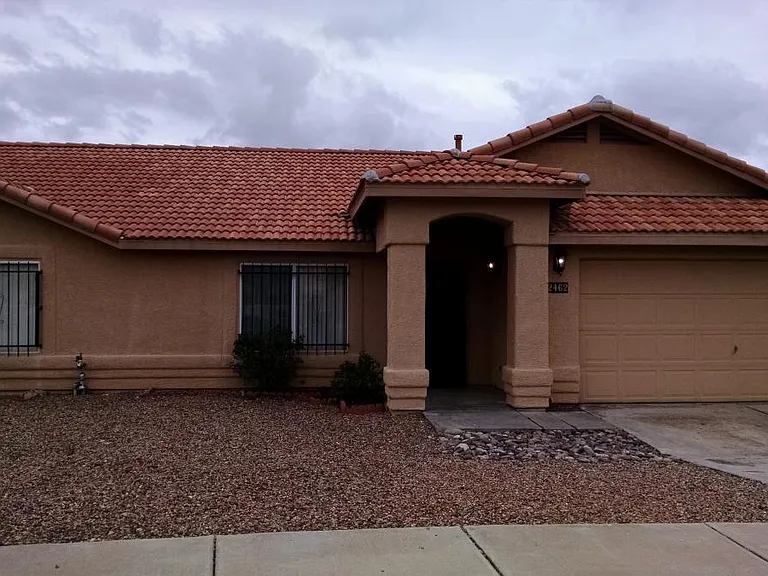 2462 S Perillo Dr — Photo 2