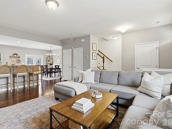 4th image of 1714 Evergreen Dr