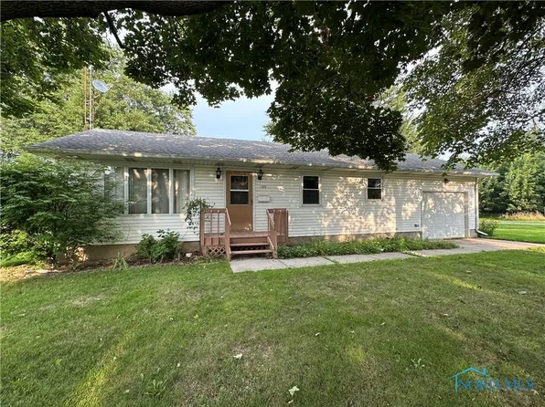 120 N Oakwood St, Wauseon, OH 43567