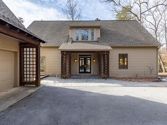 2nd image of 129 Martin Ln
