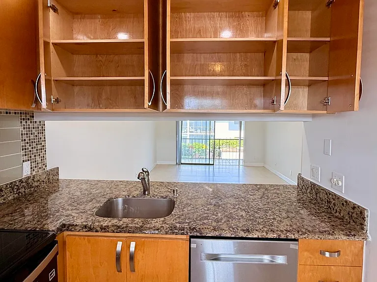 875 NW 13th St #405 — Photo 7