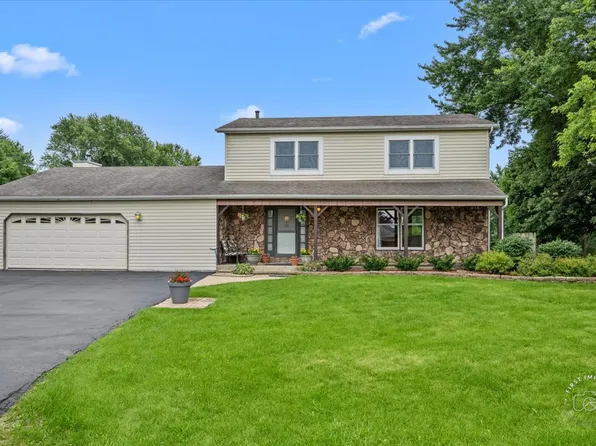 39W323 Osage Dr, St Charles, IL 60175