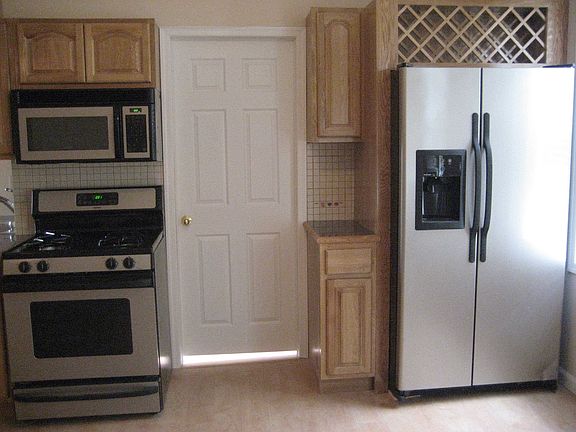 4th image of 201 45th St APT E4