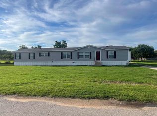 211 Maple St, Hennessey, OK 73742