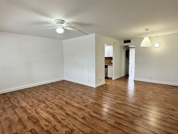 5th image of 300 SW 134th Way #304E