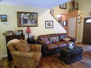 4th image of 10 Glenrock Ln
