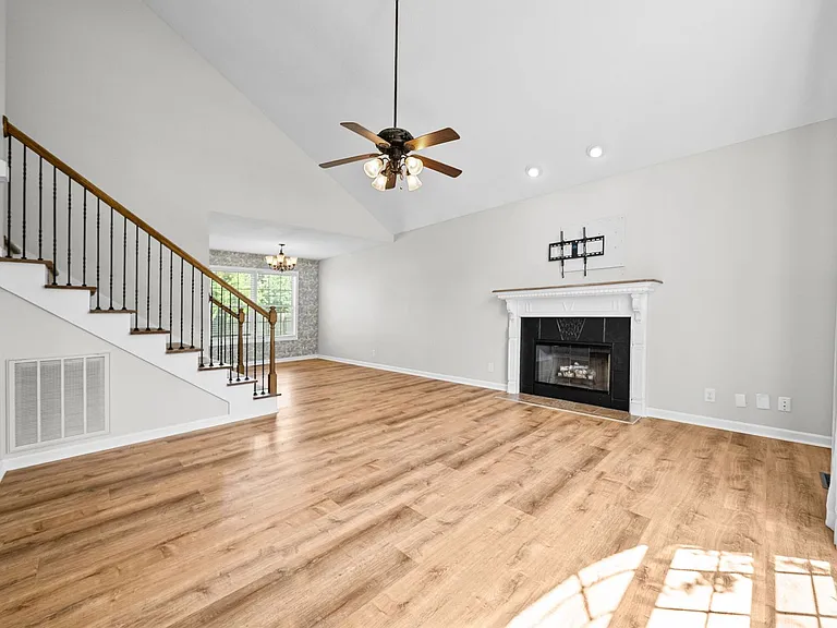 3569 Southwood Dr — Photo 6