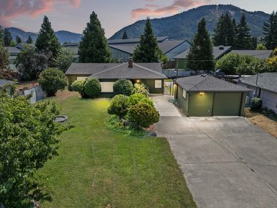 1611 Cloverlawn Dr, Grants Pass, OR, 97527