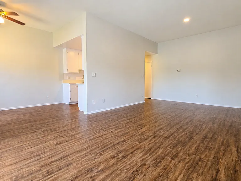 18411 Vincennes Street — Photo 91