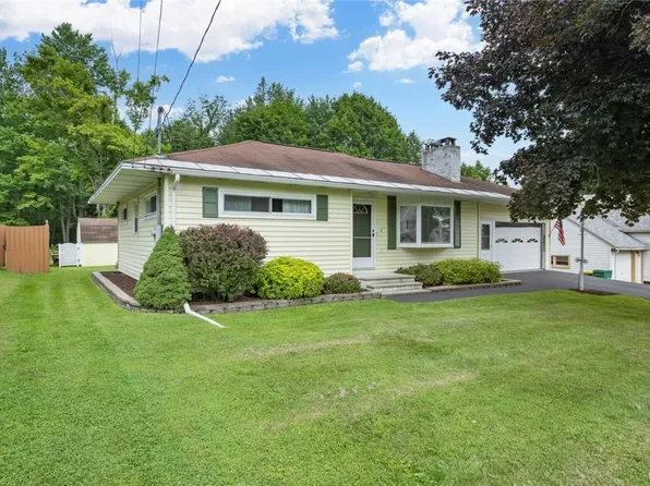 4 Parkway Pl, New Hartford, NY 13413