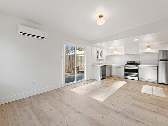 5th image of 5955 Oak St