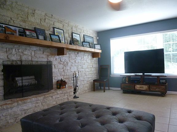 5th image of 1100 Cale Dr