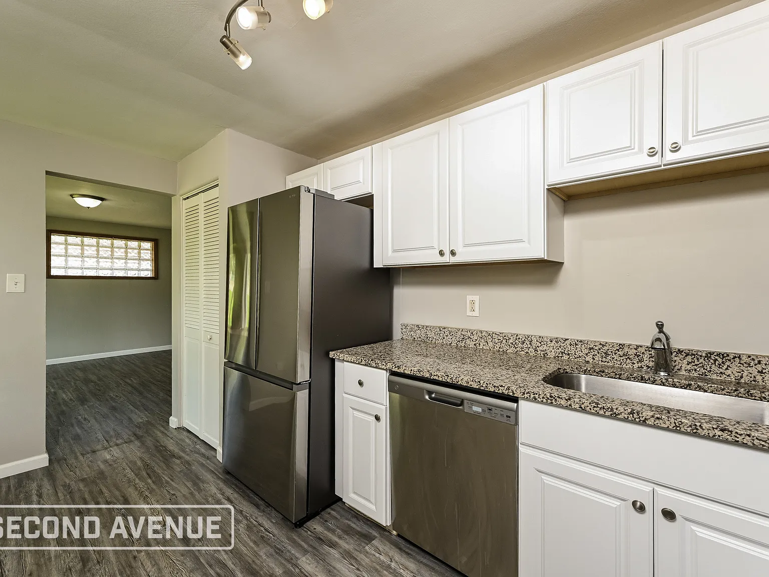 3 bed, 1.5 bath, 1568 sqft, $1,950 — Photo 4