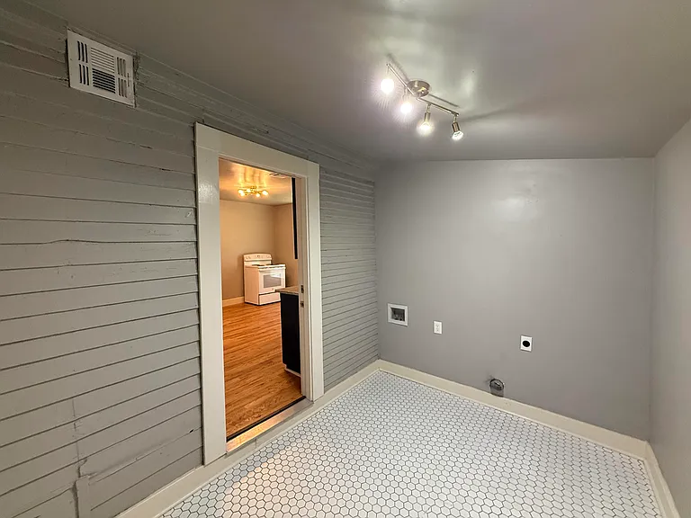706 S Saint Louis Ave — Photo 13