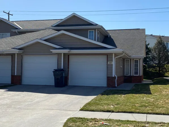 2267 Surfside Dr, Lincoln, NE 68528