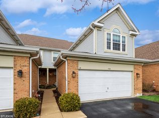 338 Cimarron Rd E, Lombard, IL 60148