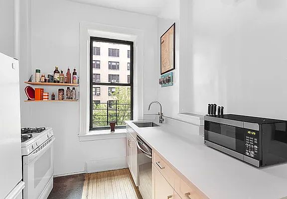 4th image of 817 W End Ave APT 5C