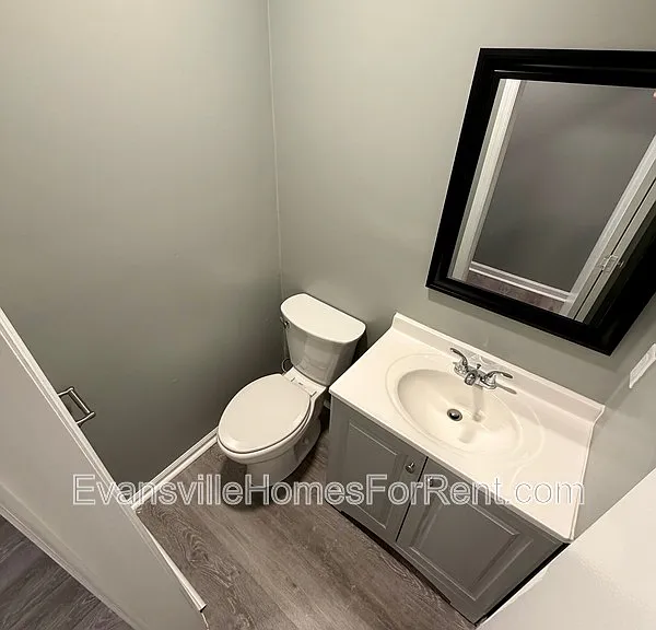 120 Leslie Ave — Photo 9