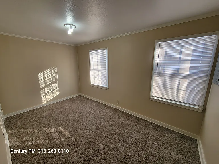 4011 E Whitney Ln — Photo 15