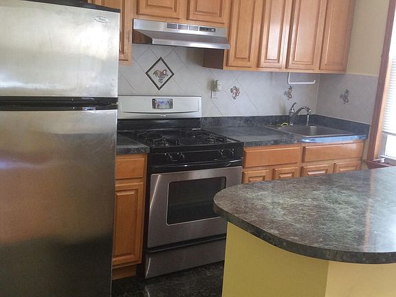 3rd image of 3124 35th St APT 2B