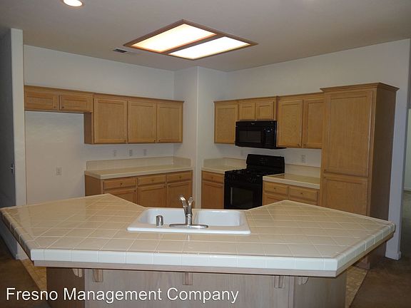 3rd image of 3039 N Bliss Ave