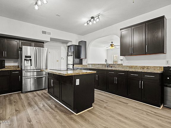 4th image of 845 Cresta Alta Dr