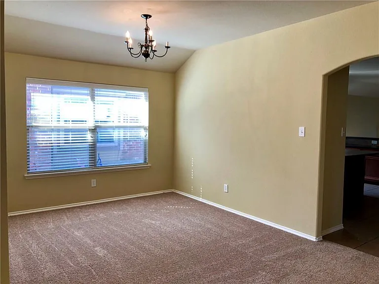 1104 Kaufman Rd — Photo 5