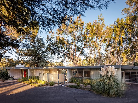 5th image of 221 Mariposa Dr