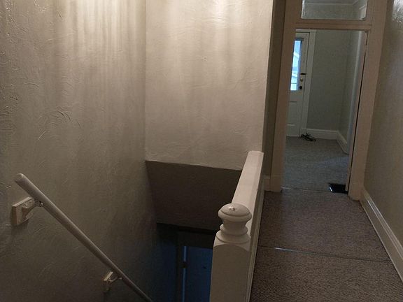 3rd image of 213 E Sycamore St #1/2